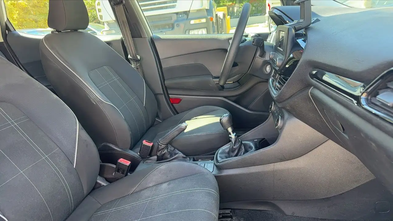 Ford Fiesta 5 portes — photo 27
