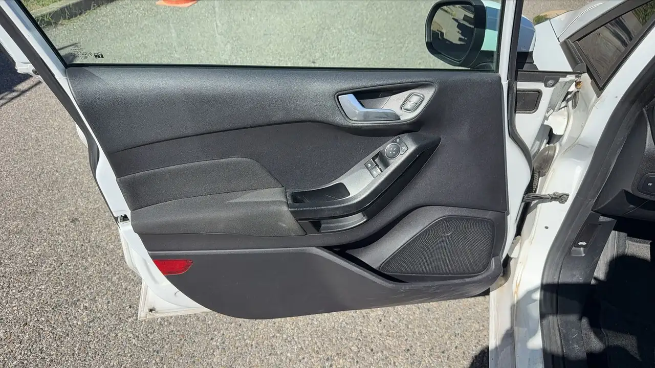 Ford Fiesta 5 portes — photo 7