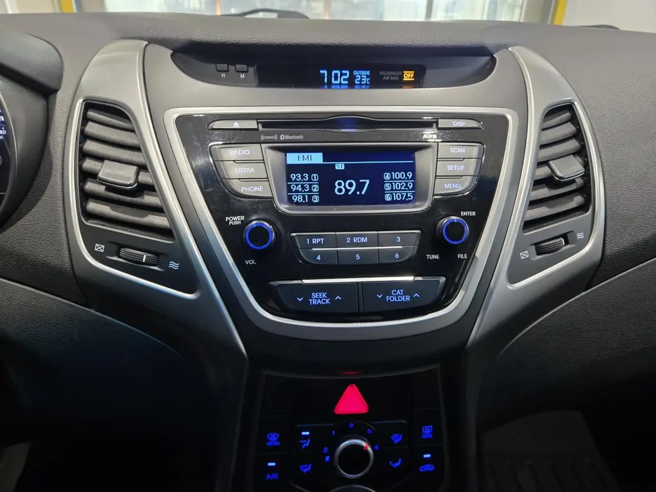Hyundai ELANTRA photo Hyundai ELANTRA