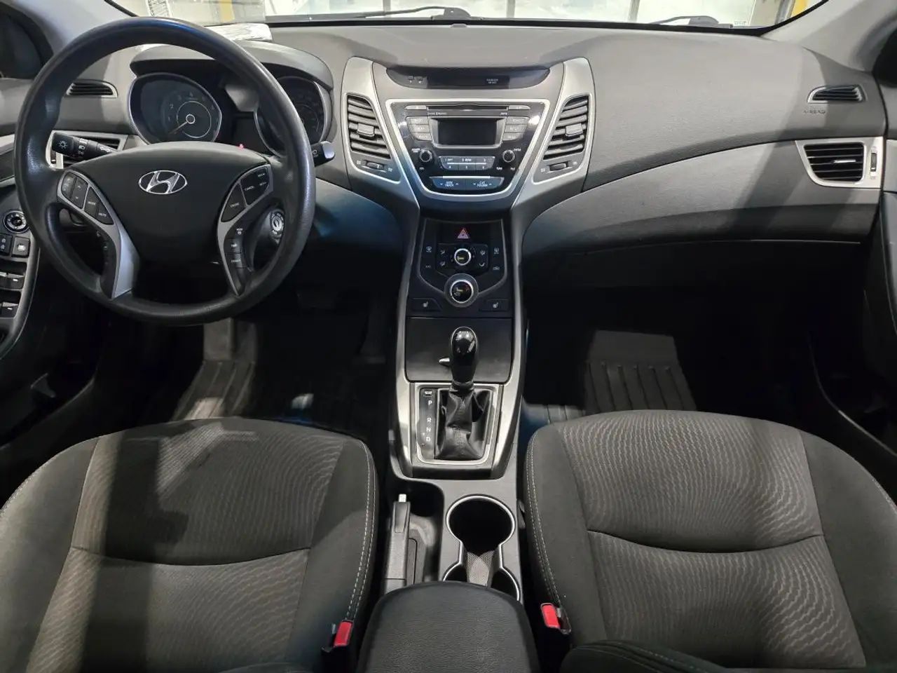 Hyundai ELANTRA photo Hyundai ELANTRA