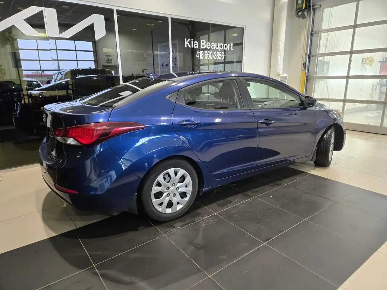 Hyundai ELANTRA photo Hyundai ELANTRA