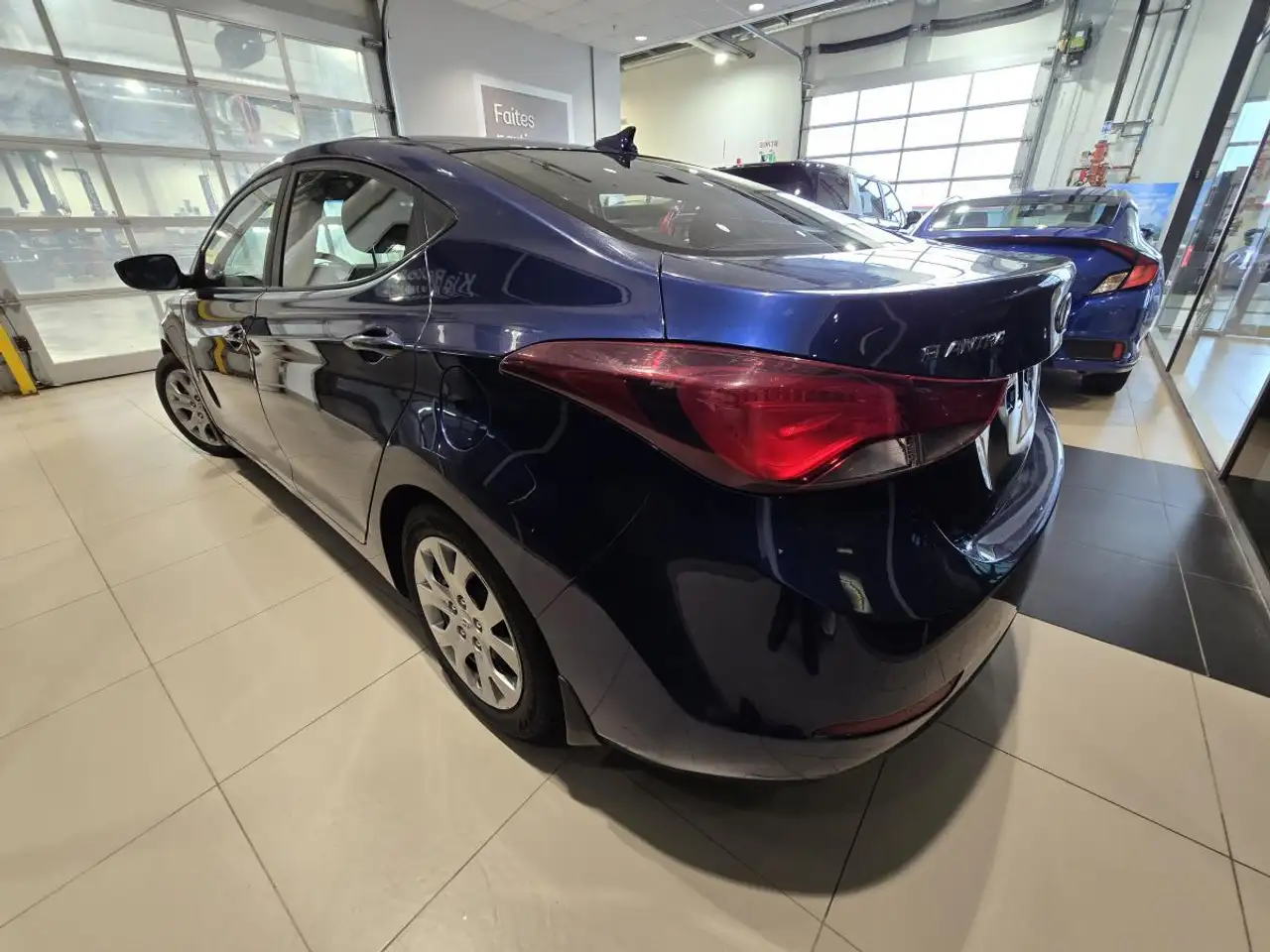 Hyundai ELANTRA photo Hyundai ELANTRA