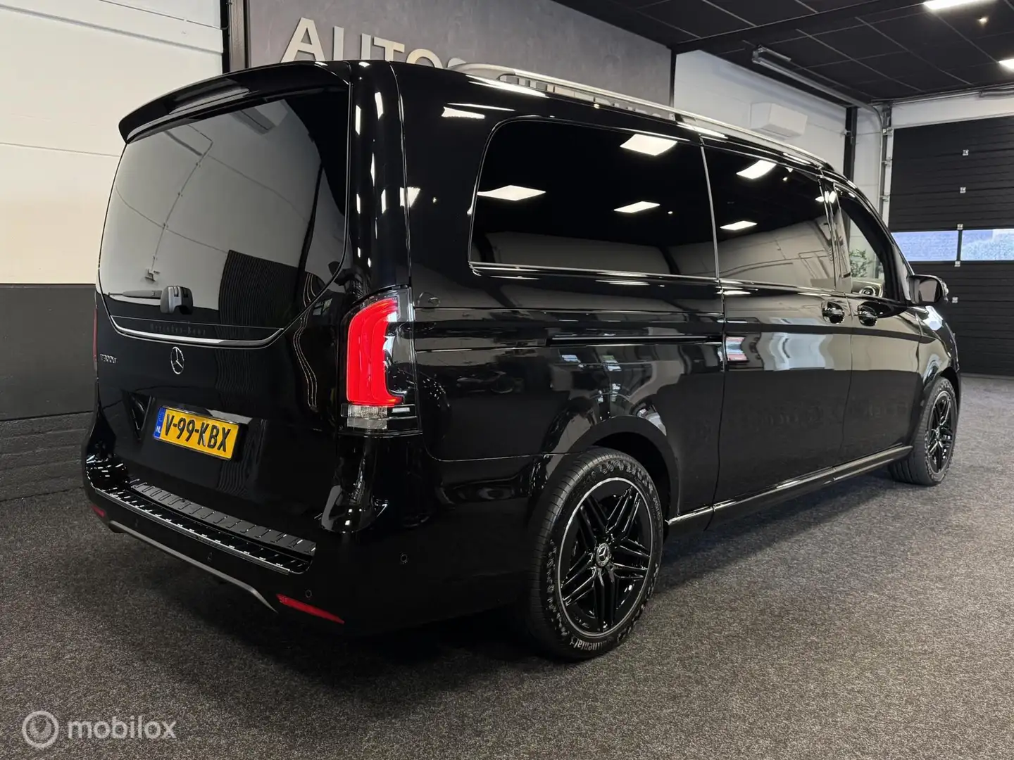 Mercedes-Benz V 300 300d L3 Exclusive AMG 5P BOMVOL / GEEN BPM Zwart - 2