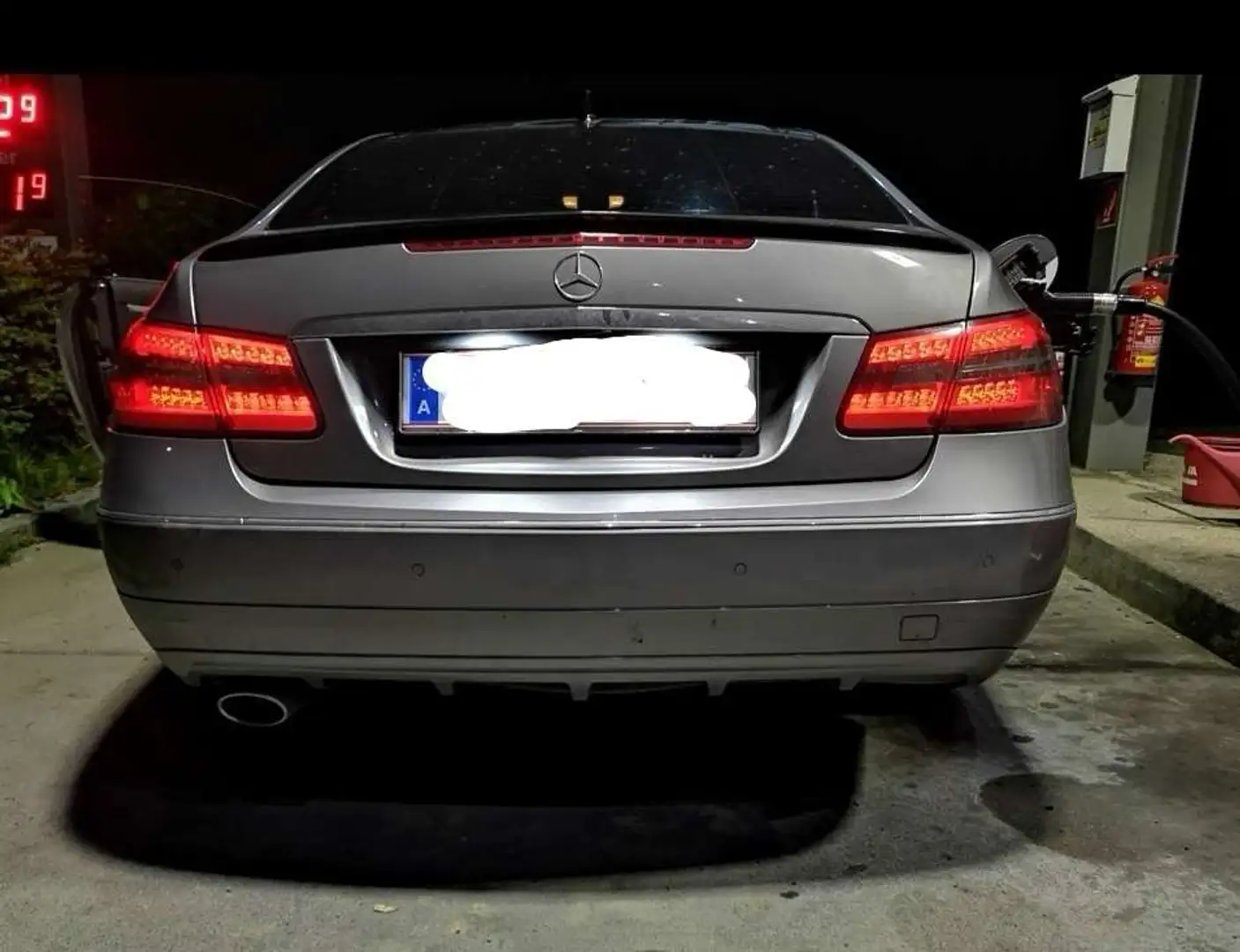 Mercedes-Benz E 250 E 250 BlueEfficiency CDI Silber - 1