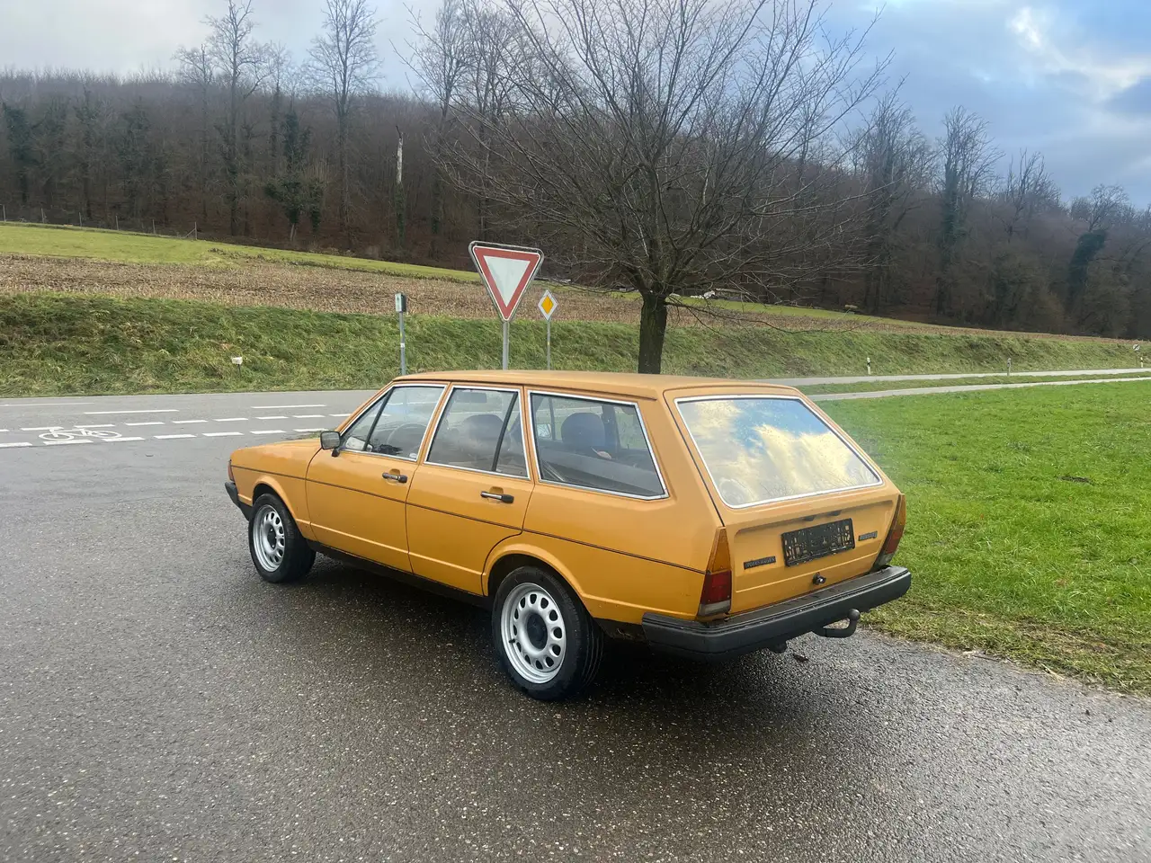 Volkswagen Passat Variant. Kombi Oldtimer, foto 2