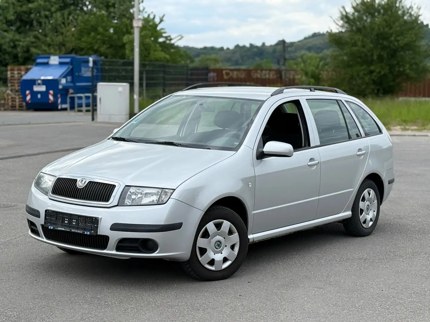 Skoda Fabia 1.2 HTP Combi Klima | Scheckheft | TÜV 06/2027 Gris - 2