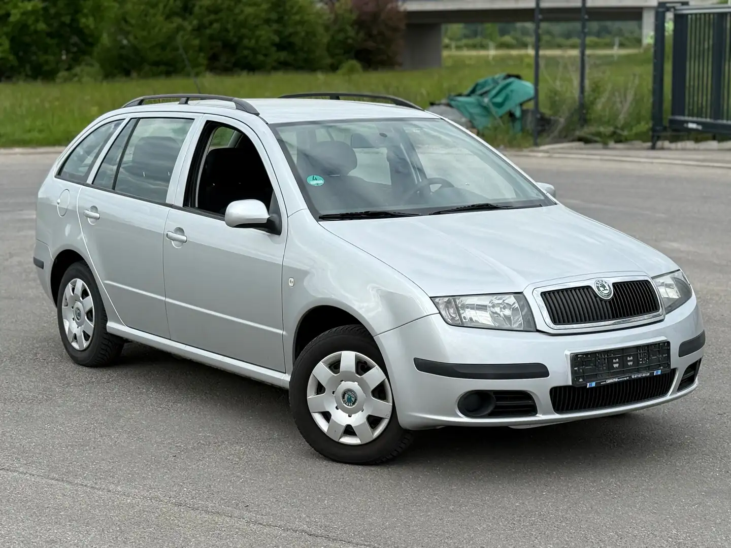 Skoda Fabia 1.2 HTP Combi Klima | Scheckheft | TÜV 06/2027 Gris - 1
