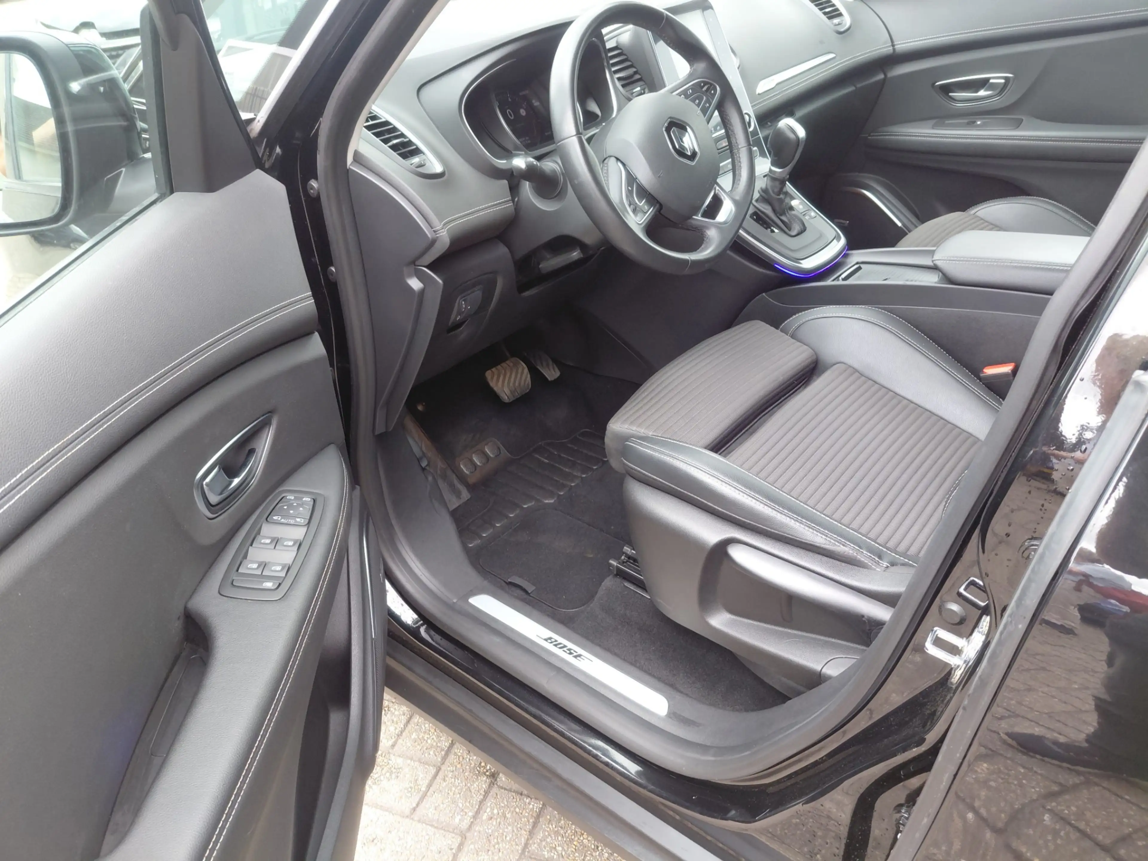 Renault Grand Scenic 7P 1.3 TCe Bose. — photo 7