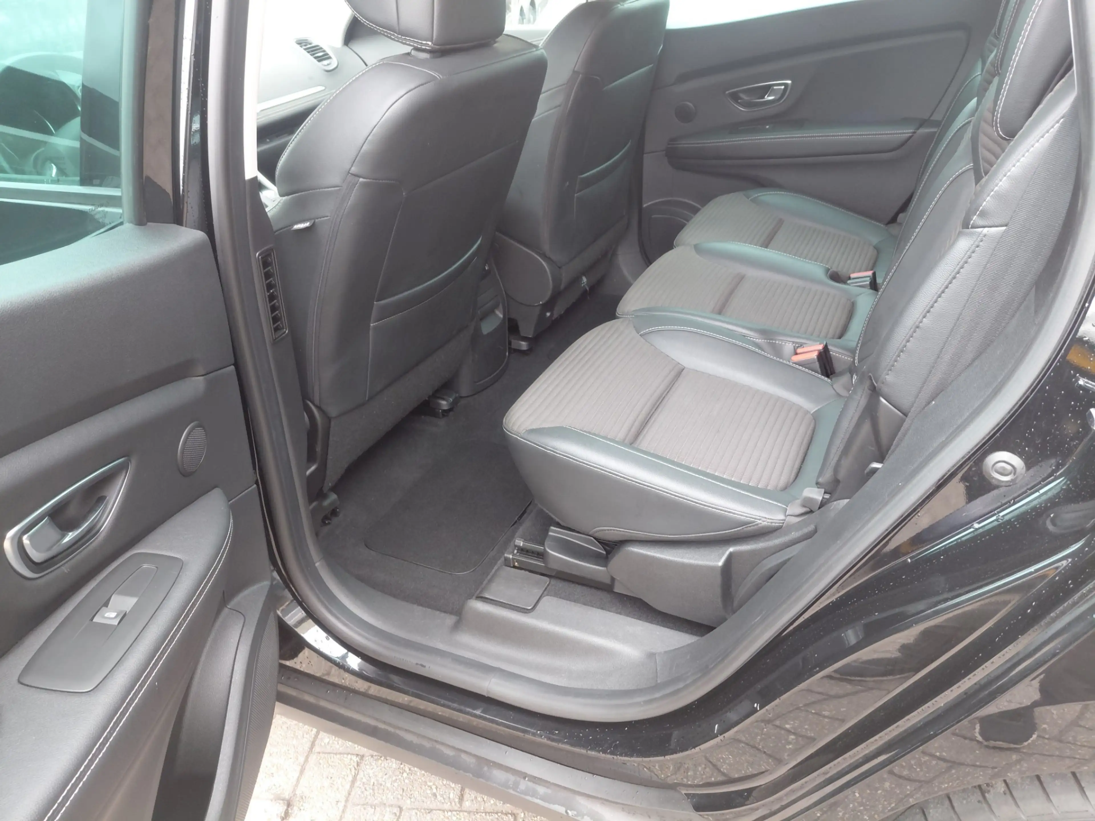 Renault Grand Scenic 7P 1.3 TCe Bose. — photo 11
