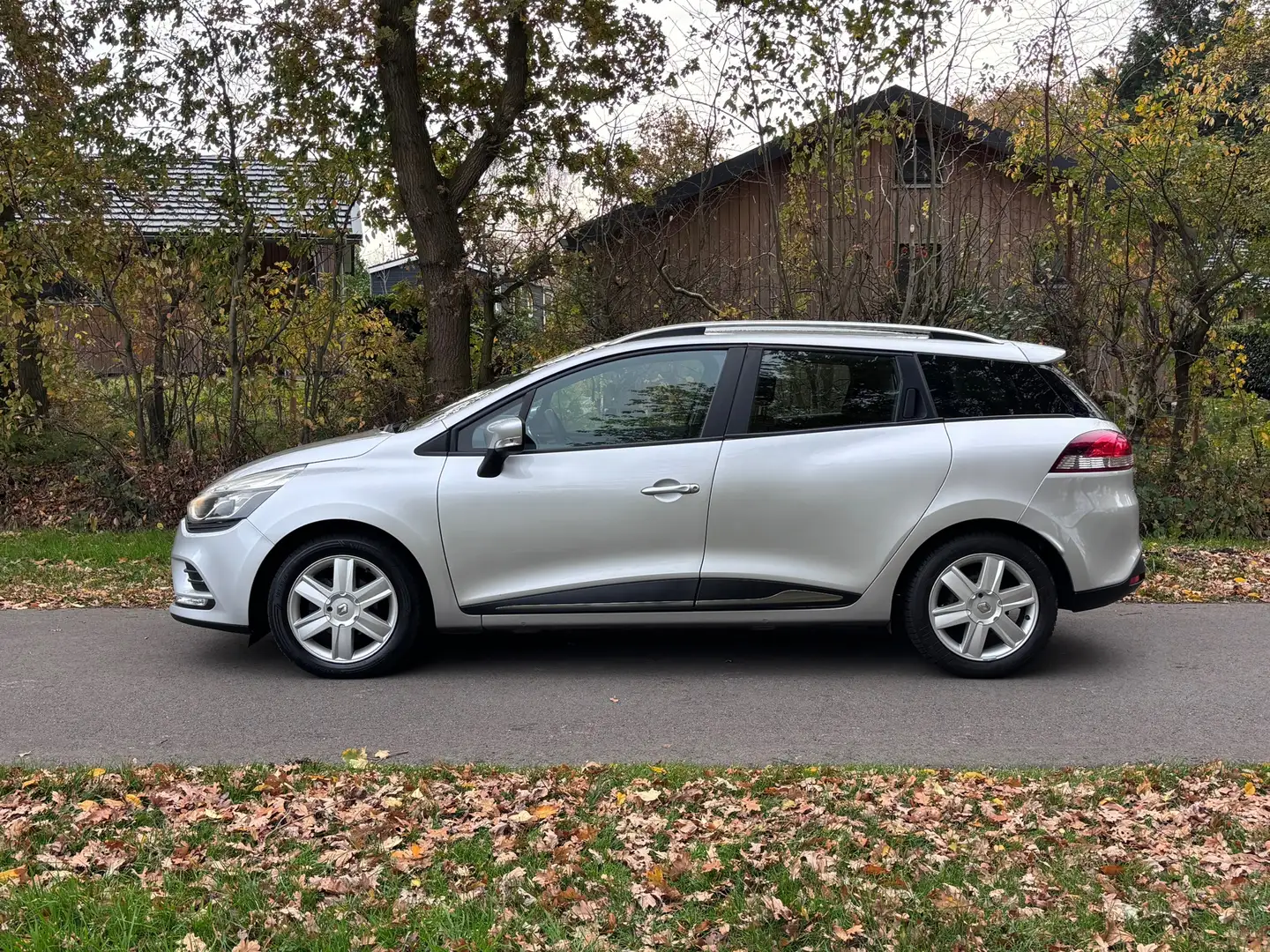 Renault Clio Estate 0.9 TCe Zen | Navi + Cruise Grau - 2