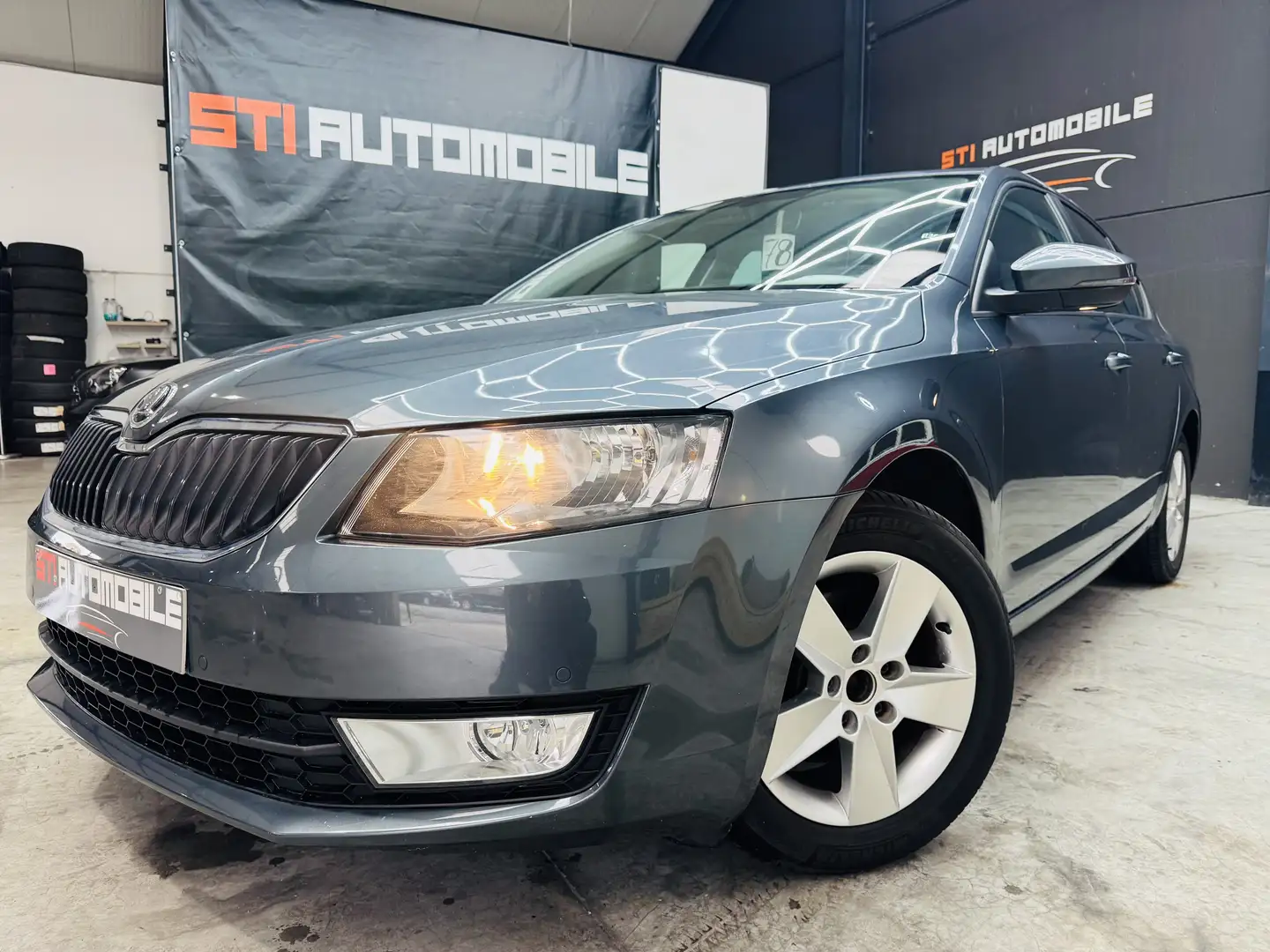 Skoda Octavia 1.0 TSI ** GARANTIE 12 MOIS ** Gris - 1