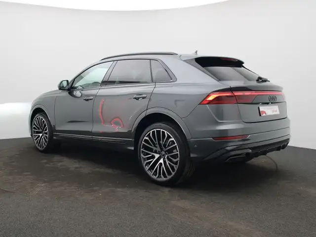 Audi Q8 view 5