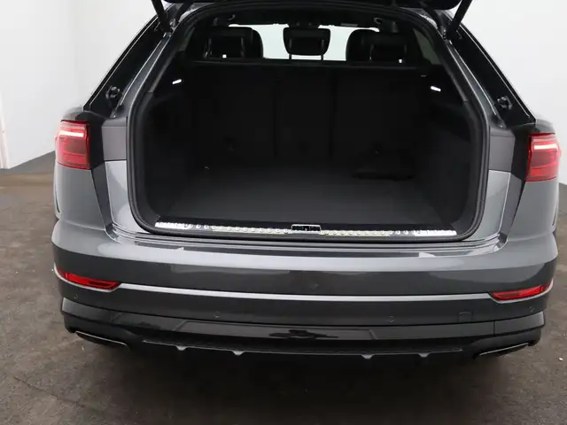 Audi Q8 view 7