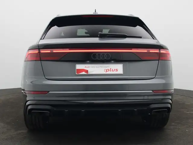 Audi Q8 view 6