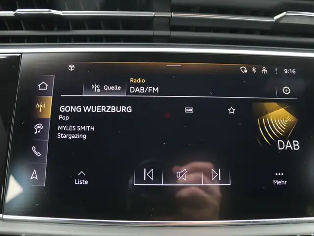 Audi Q8 view 12