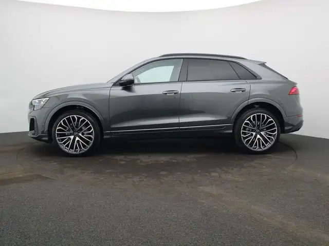 Audi Q8 view 4