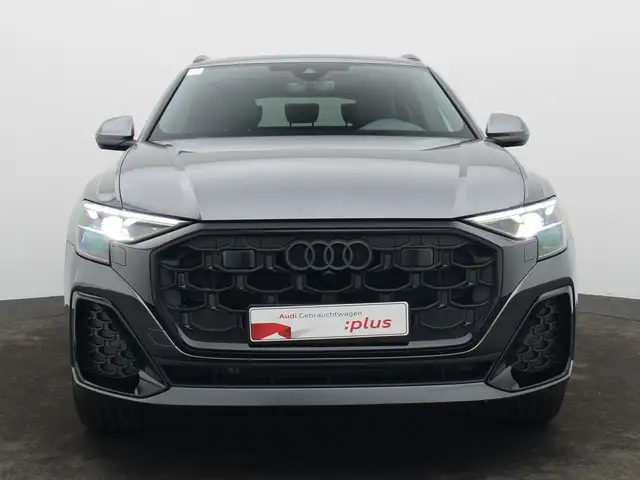 Audi Q8 view 3