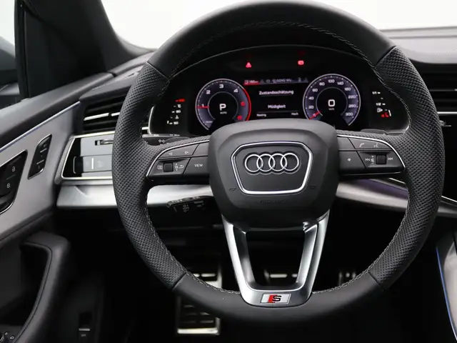 Audi Q8 view 13