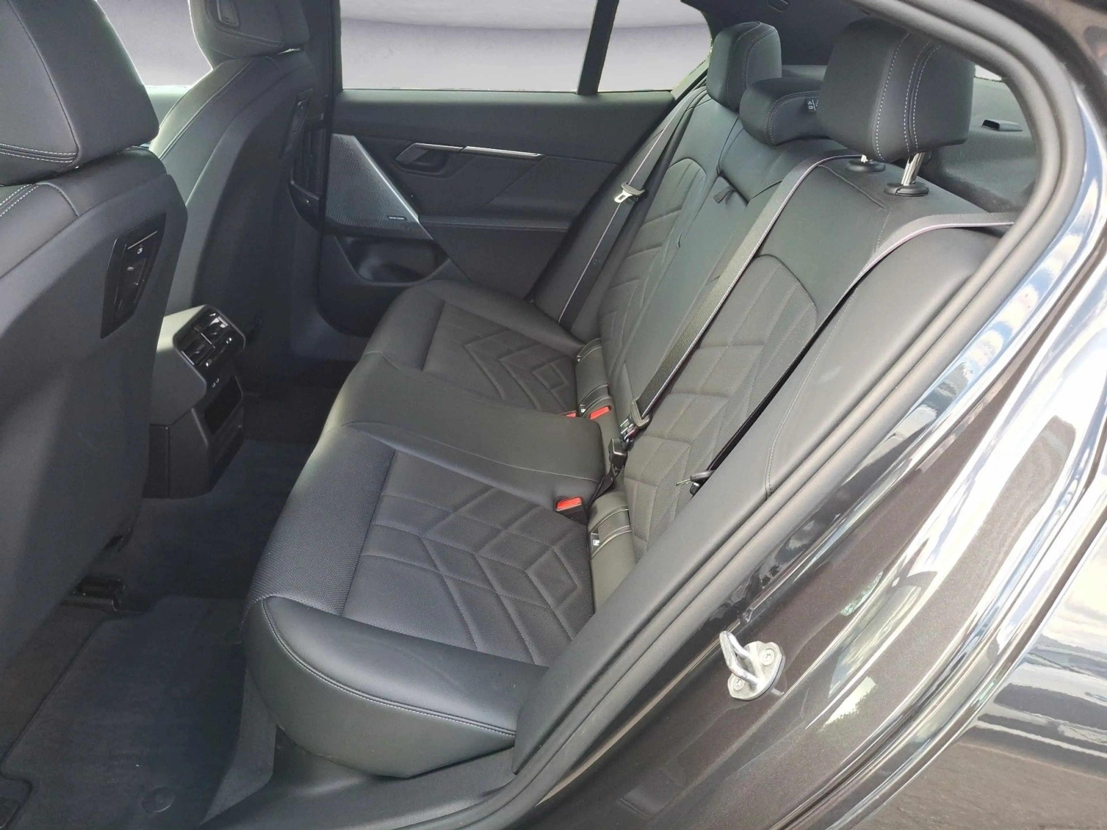 BMW 550 e xDrive M Sport Pro ACC 360° HiFi Head-Up — photo 15
