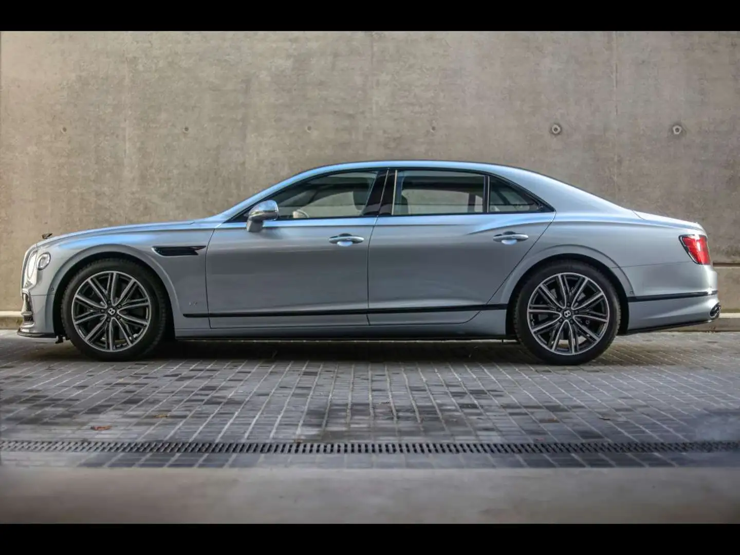 Bentley Flying Spur V8MULLINERBLACKLINENAIMCARBONHUD360 Šedá - 2