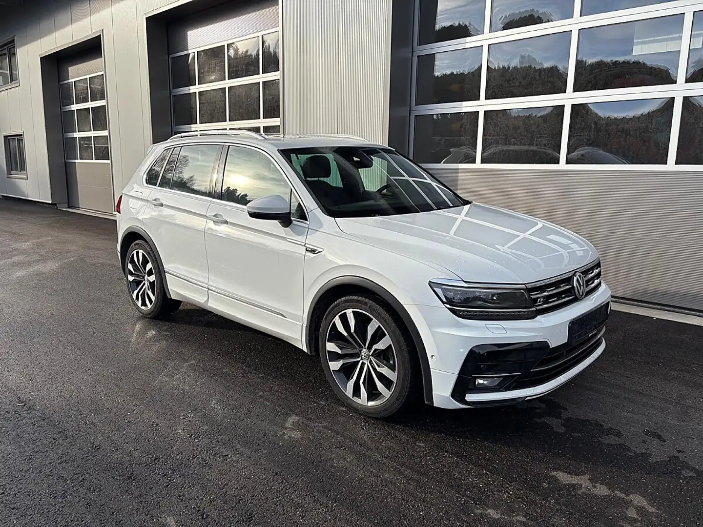 Volkswagen Tiguan 2,0 TDI SCR 4Motion Highline DSG Weiß - 1