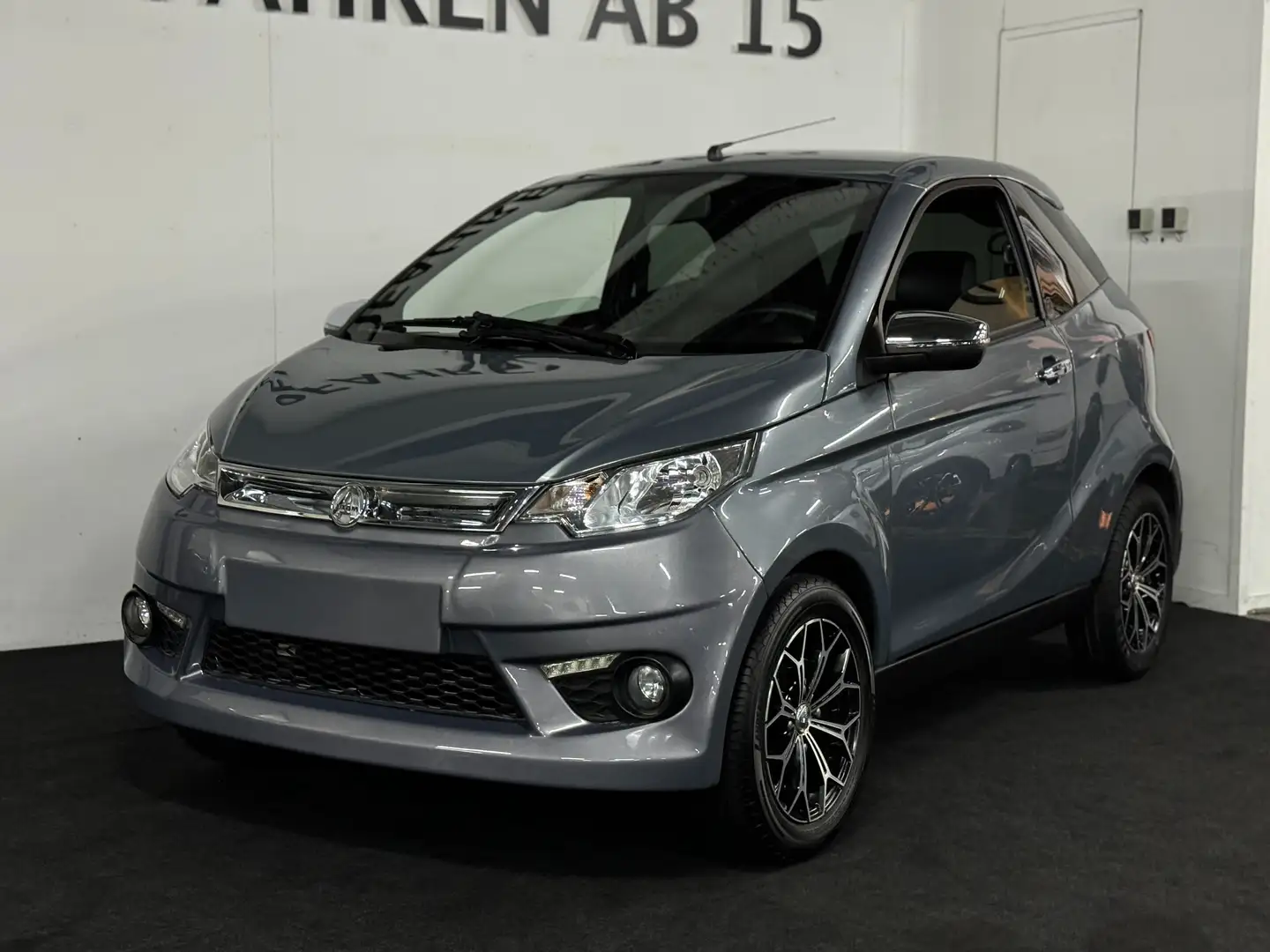 Aixam Coupe Elektro Sport Webasto Carplay Kostenlose Lieferung Šedá - 2