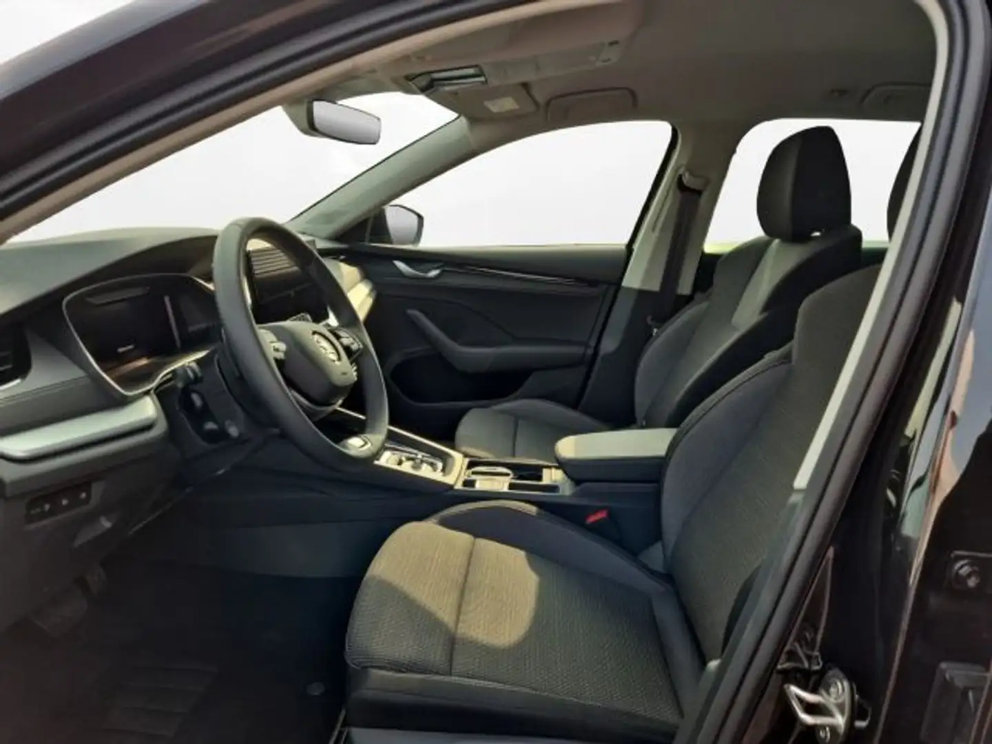 Skoda Octavia Combi 1.5 eTSI Navi Klima PDC SiHz Schwarz - 2
