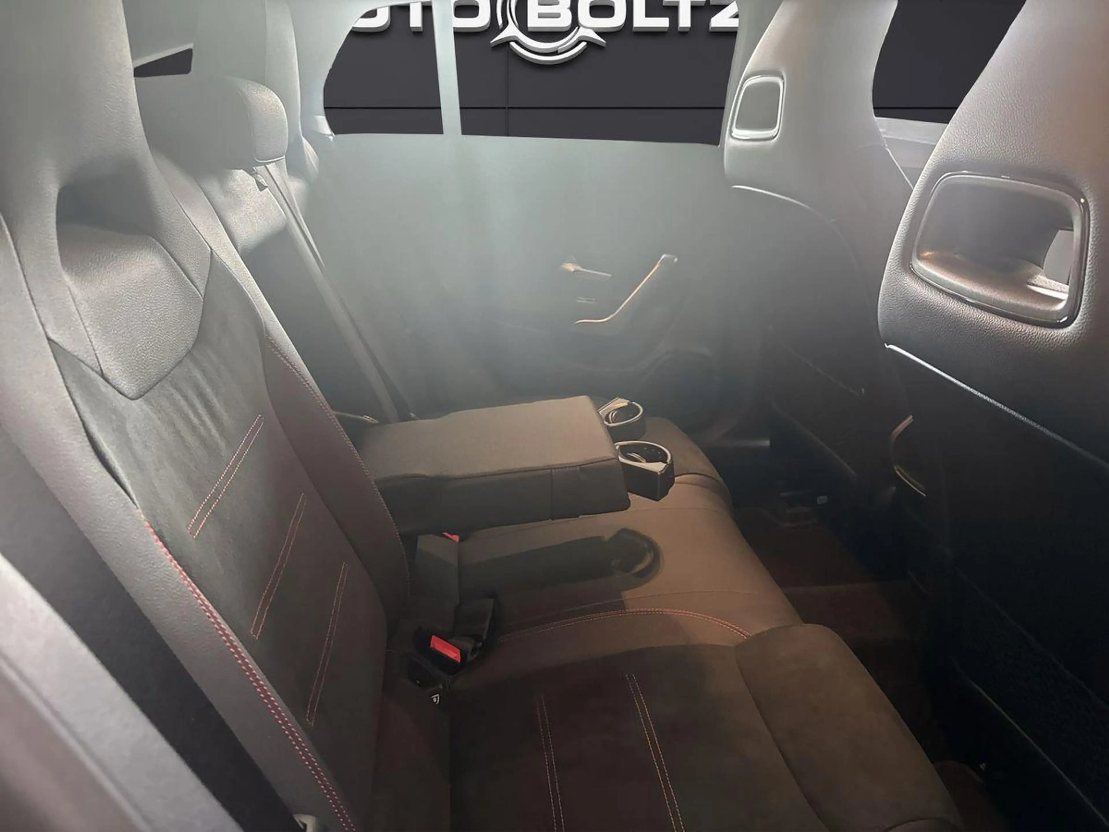 Mercedes-Benz CLA 200 AMG Distronic — photo 15
