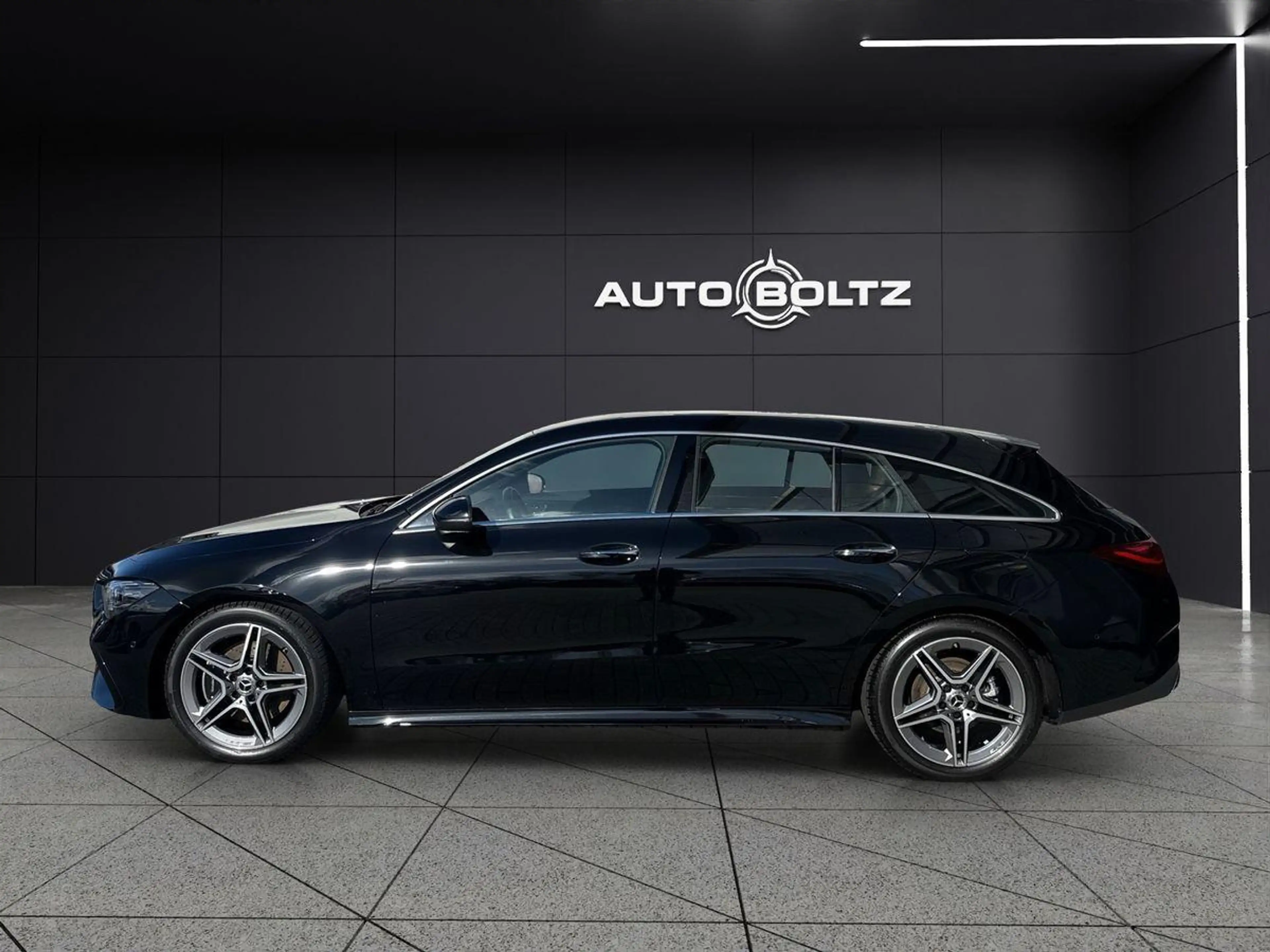 Mercedes-Benz CLA 200 AMG Distronic — photo 3