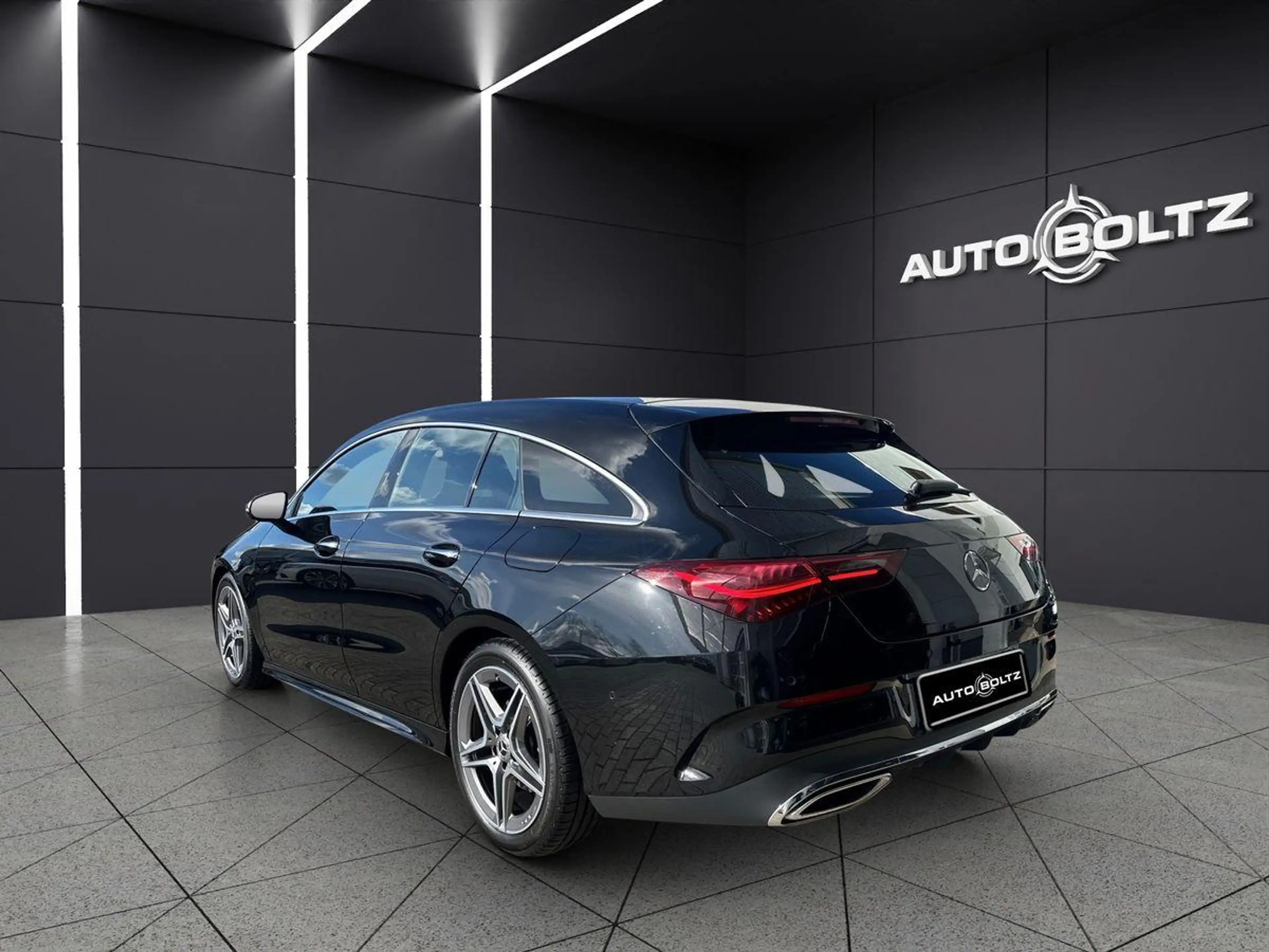 Mercedes-Benz CLA 200 AMG Distronic — photo 4