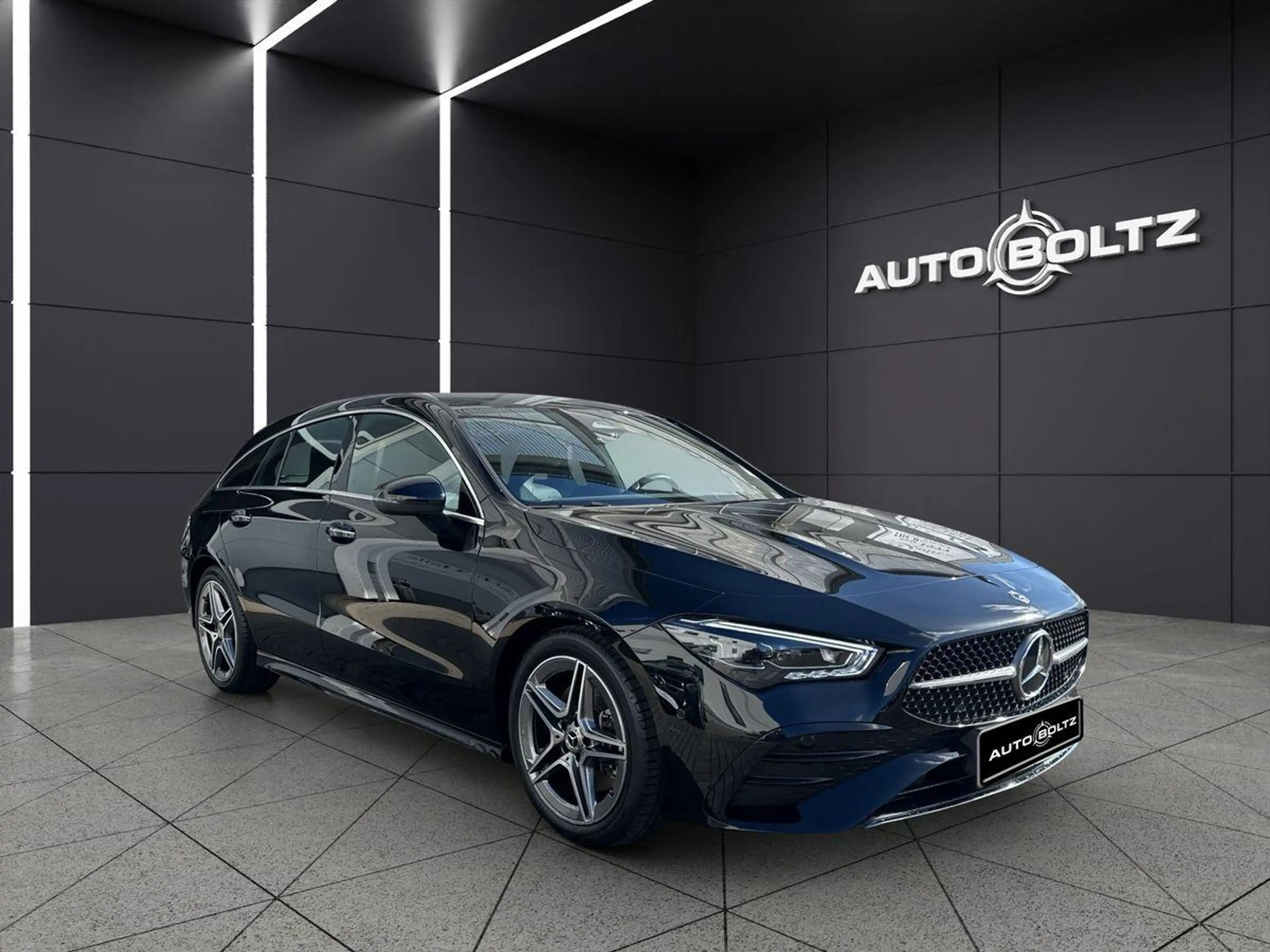 Mercedes-Benz CLA 200 AMG Distronic — photo 8