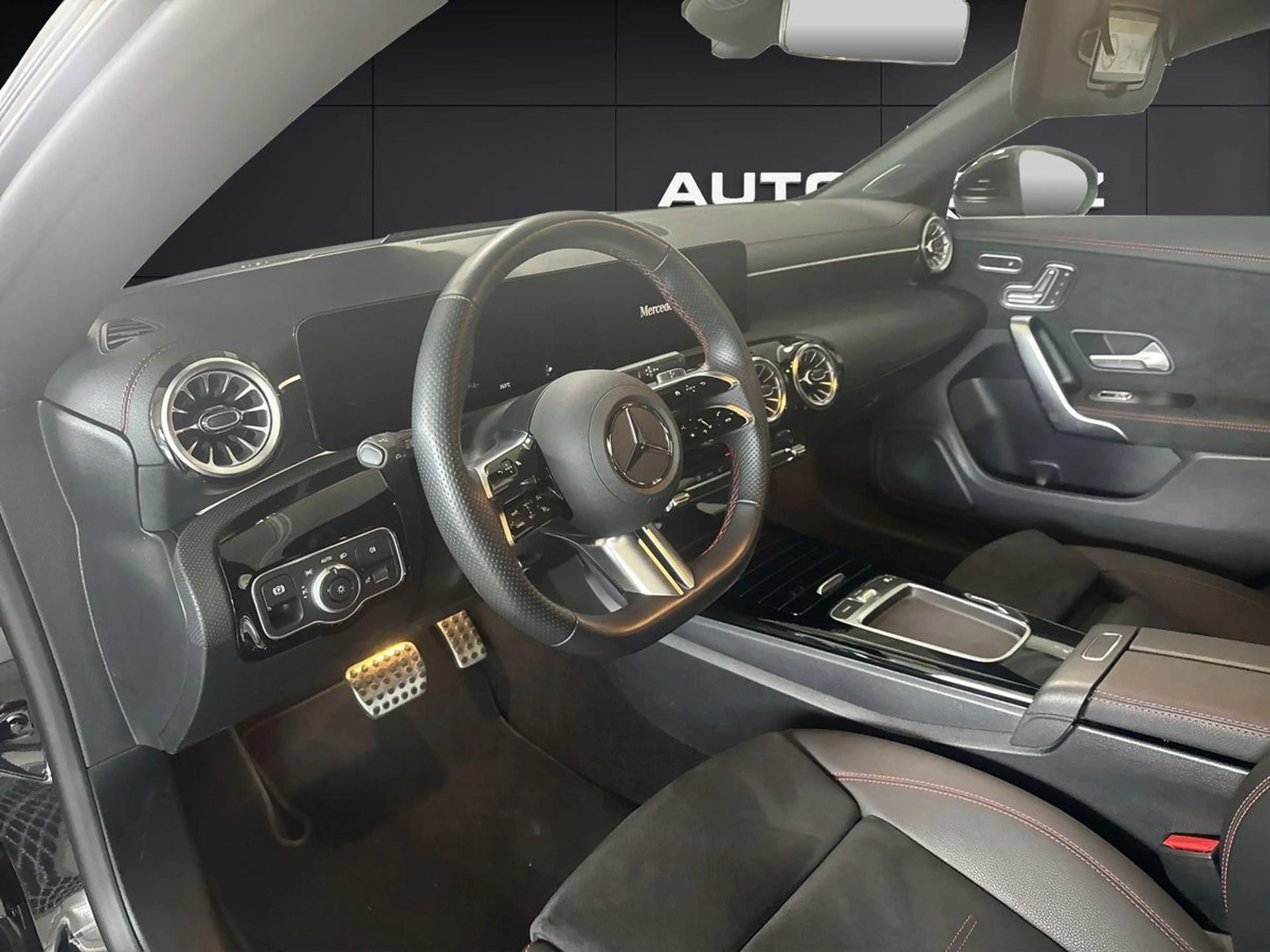 Mercedes-Benz CLA 200 AMG Distronic — photo 9