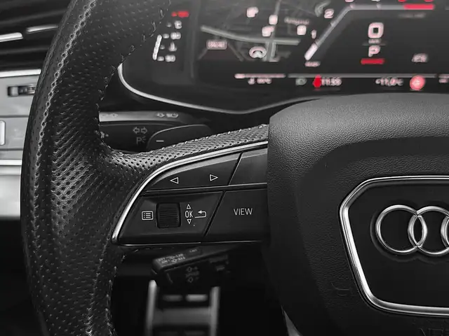 Audi SQ8 view 11