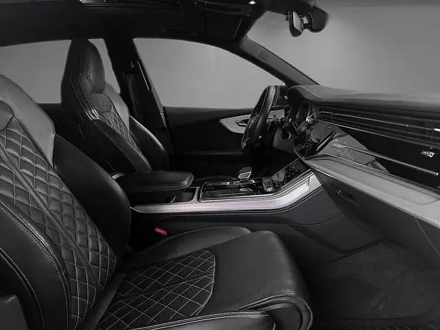 Audi SQ8 view 8