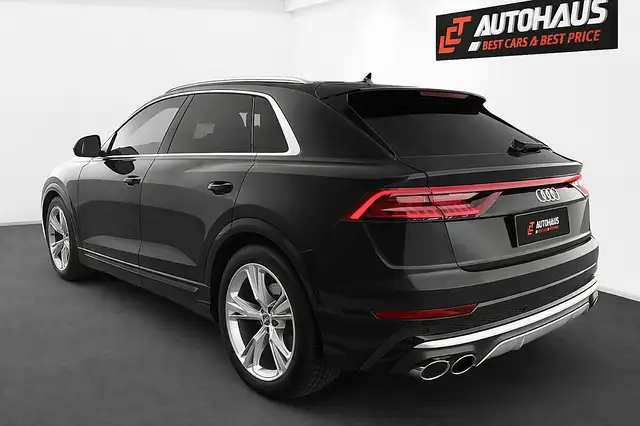 Audi SQ8 view 3
