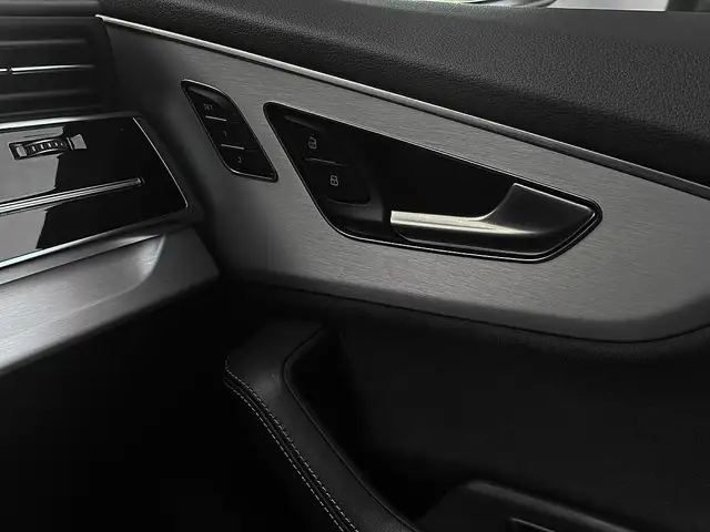 Audi SQ8 view 17