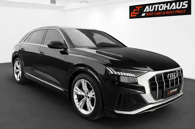 Audi SQ8 view 4