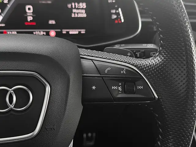Audi SQ8 view 12