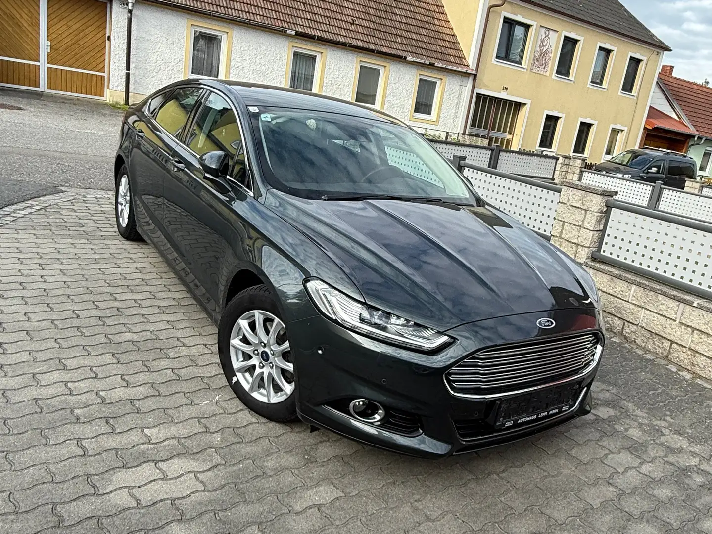 Ford Mondeo Titanium Limousine zelena - 1