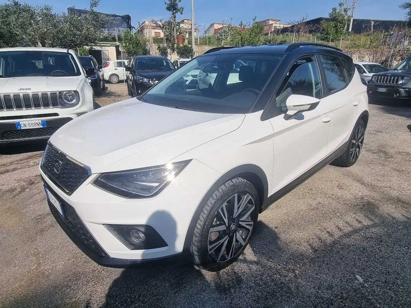 SEAT Arona 1.0 TGI Black Edition Weiß - 2