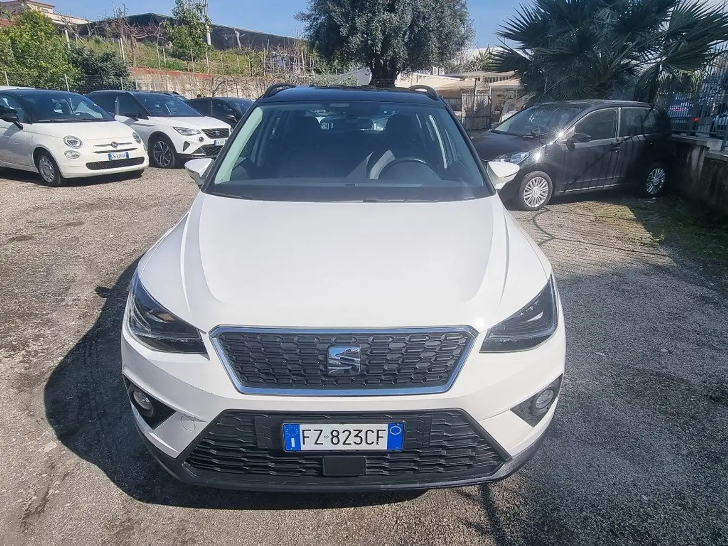 SEAT Arona 1.0 TGI Black Edition Weiß - 1