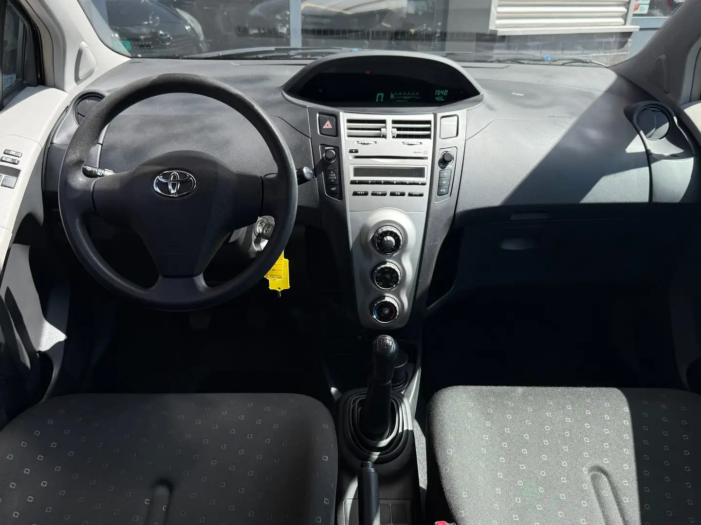 Toyota Yaris 1.3 VVTi Terra|NAP|LAGE KM|Dealer onderhouden! Zwart - 2