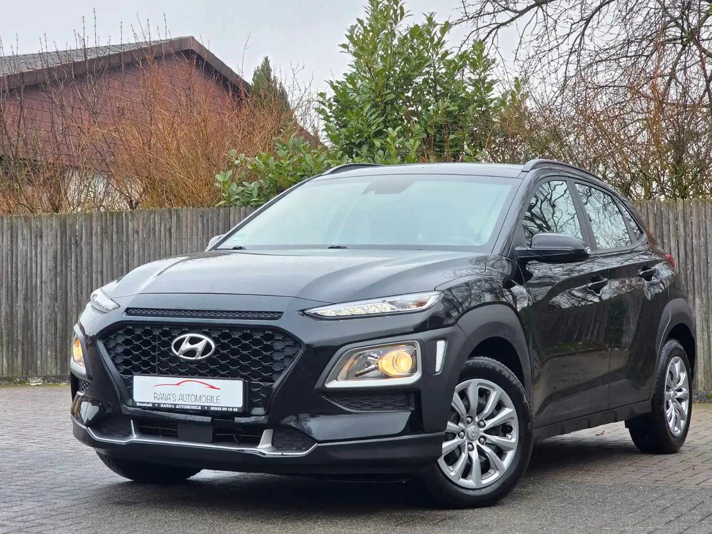 Hyundai KONA Select 2WD Schwarz - 1