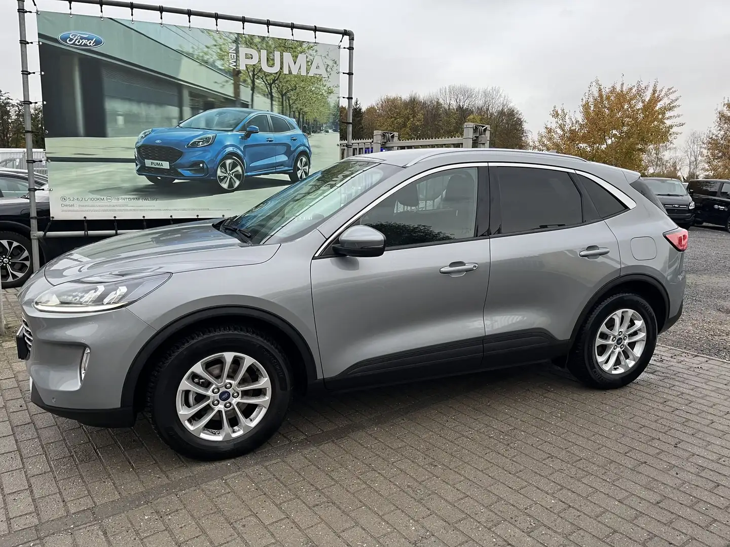Ford Kuga EcoBoost Titanium Grau - 2