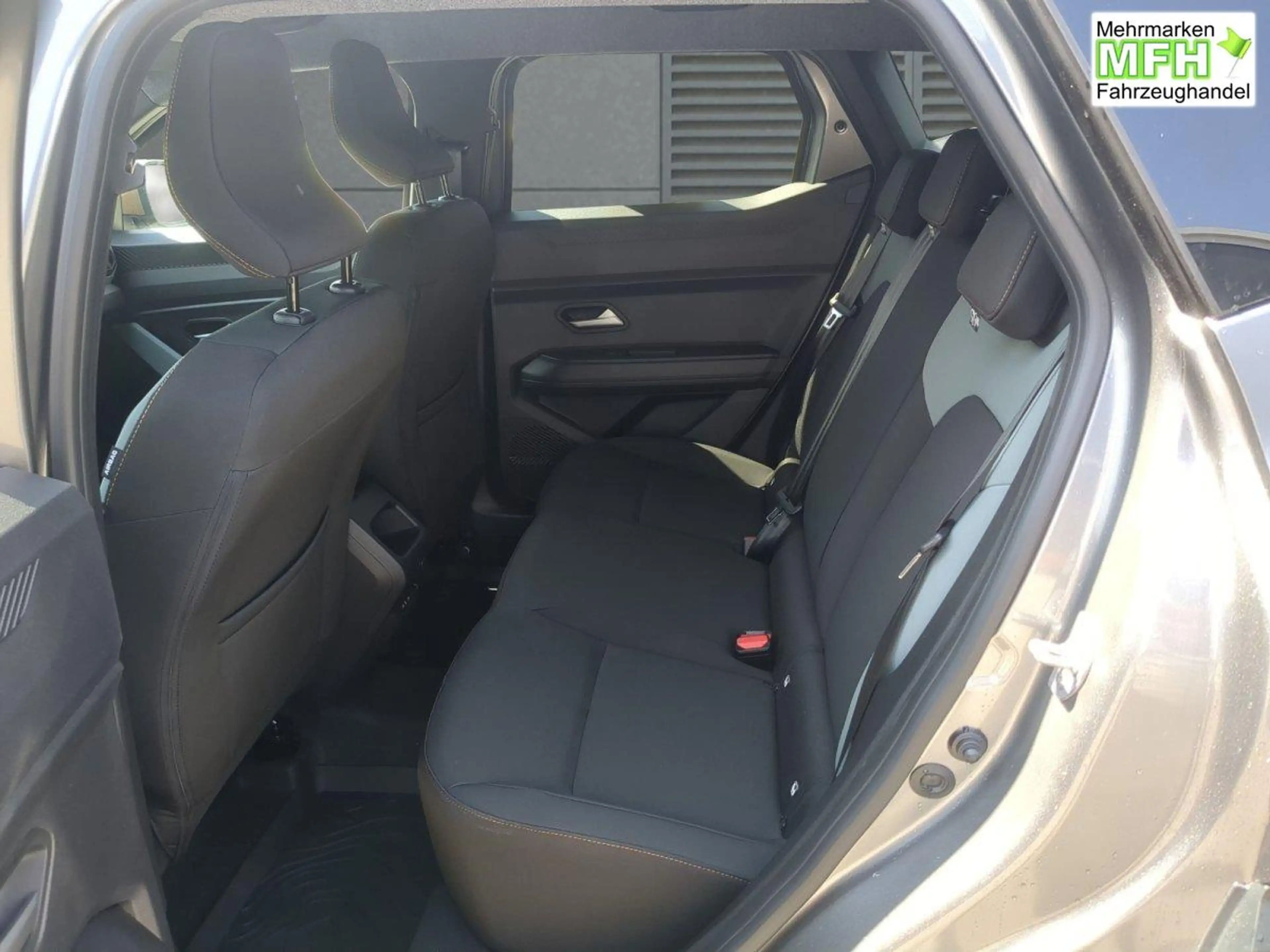 Dacia Duster Extreme SHZ LED RFK PDC Full Hybrid 155 116 kW ... — photo 5