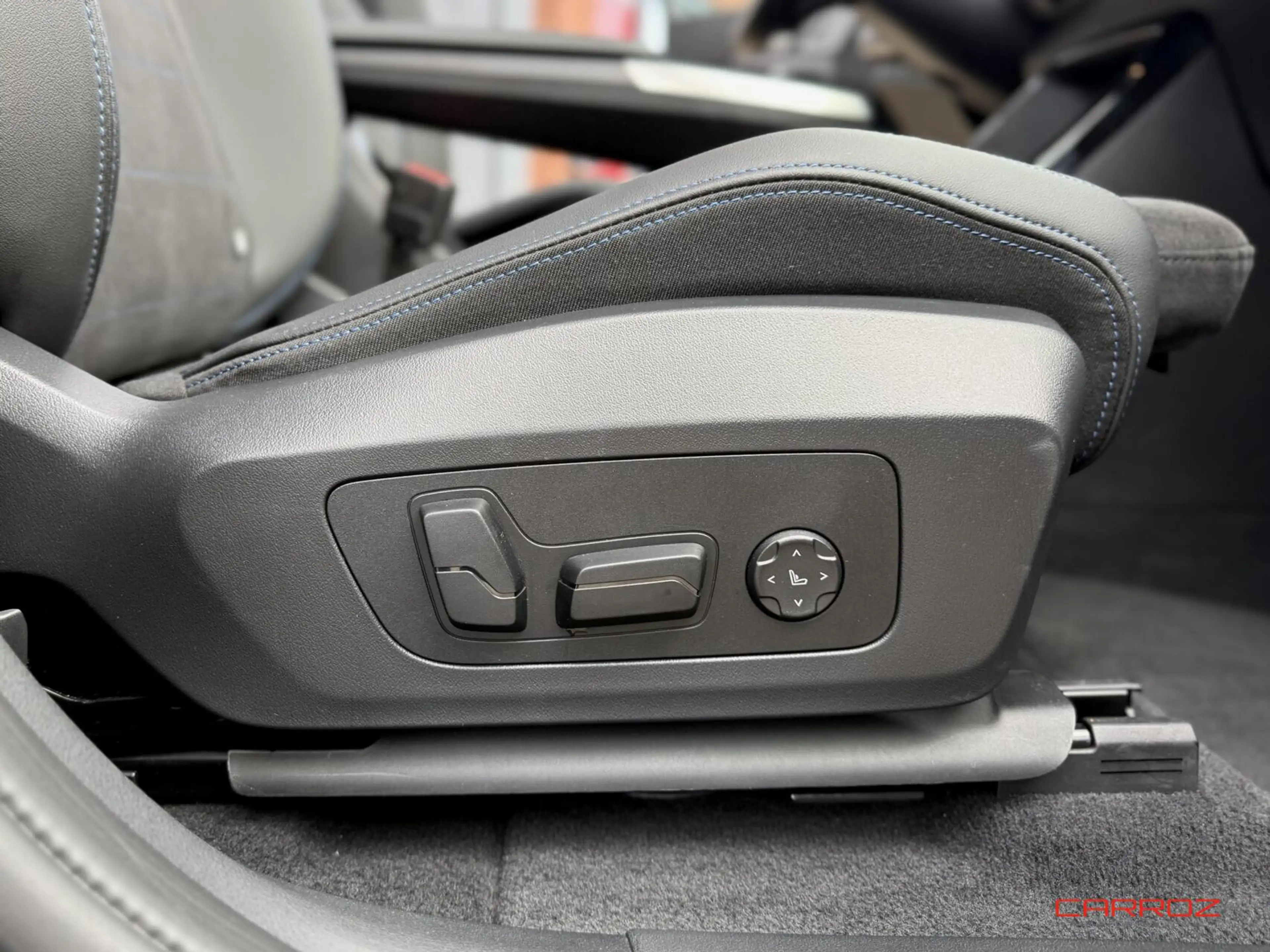 BMW iX1 xDrive30 M Sport Pano H&K HUD Trekhaak — photo 18