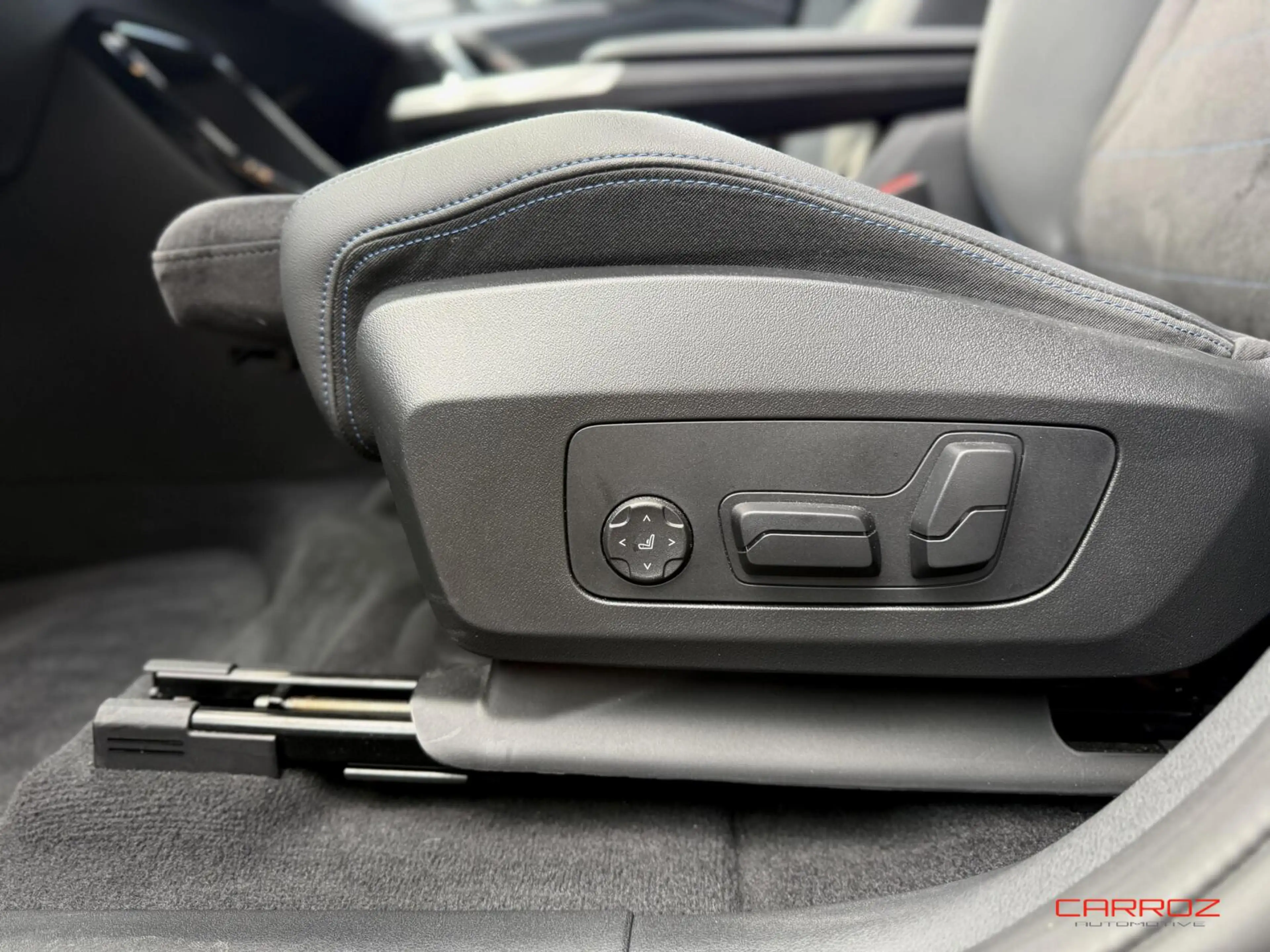BMW iX1 xDrive30 M Sport Pano H&K HUD Trekhaak — photo 16