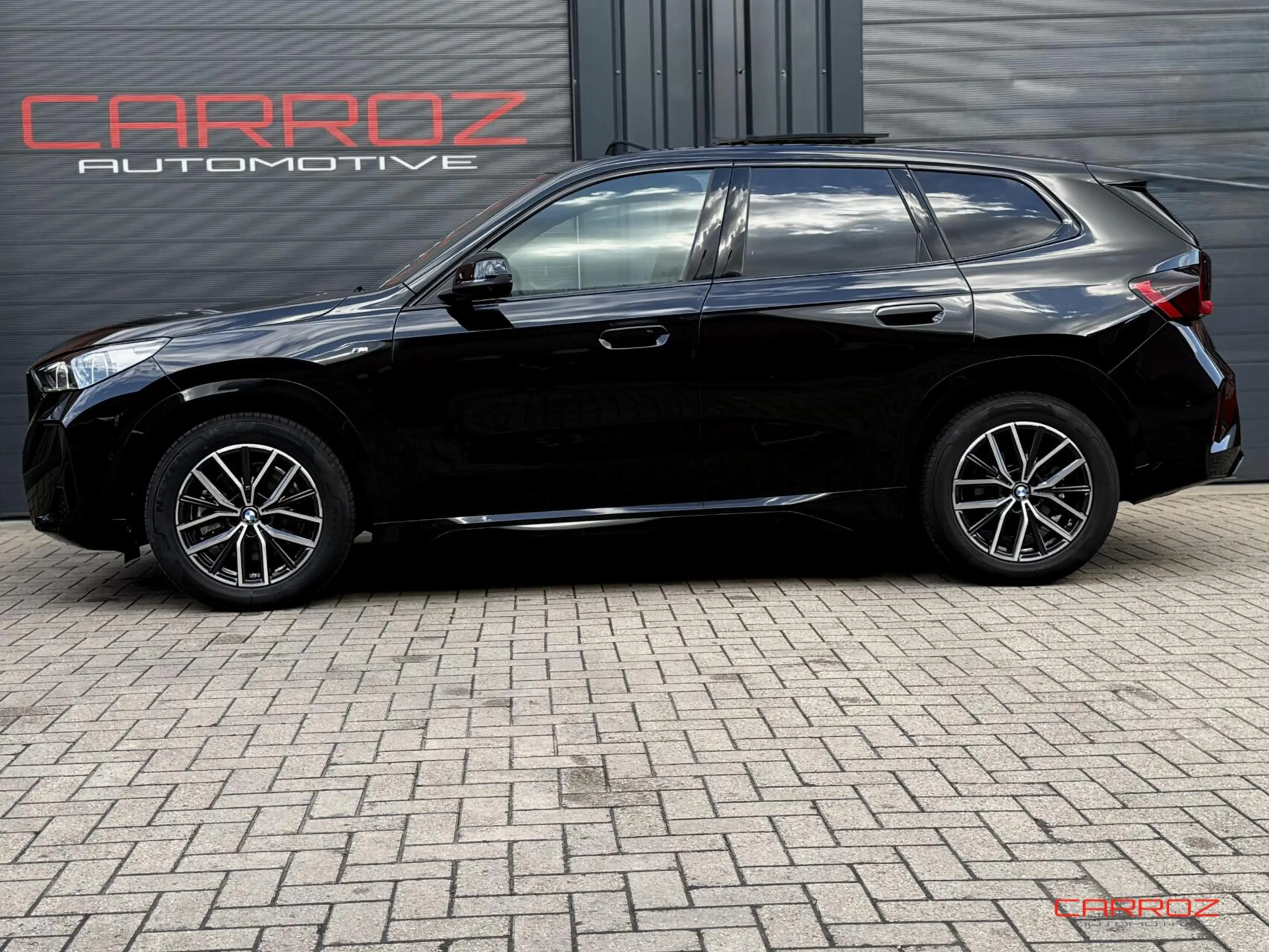 BMW iX1 xDrive30 M Sport Pano H&K HUD Trekhaak — photo 3