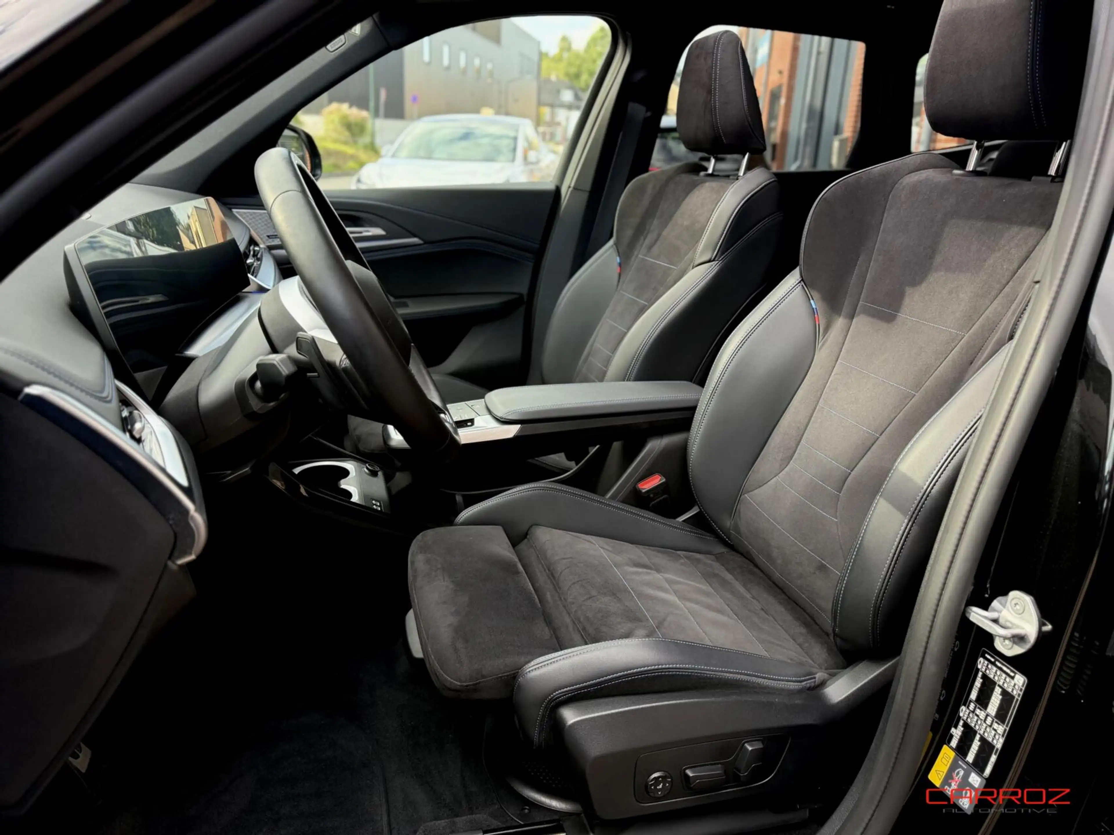 BMW iX1 xDrive30 M Sport Pano H&K HUD Trekhaak — photo 6