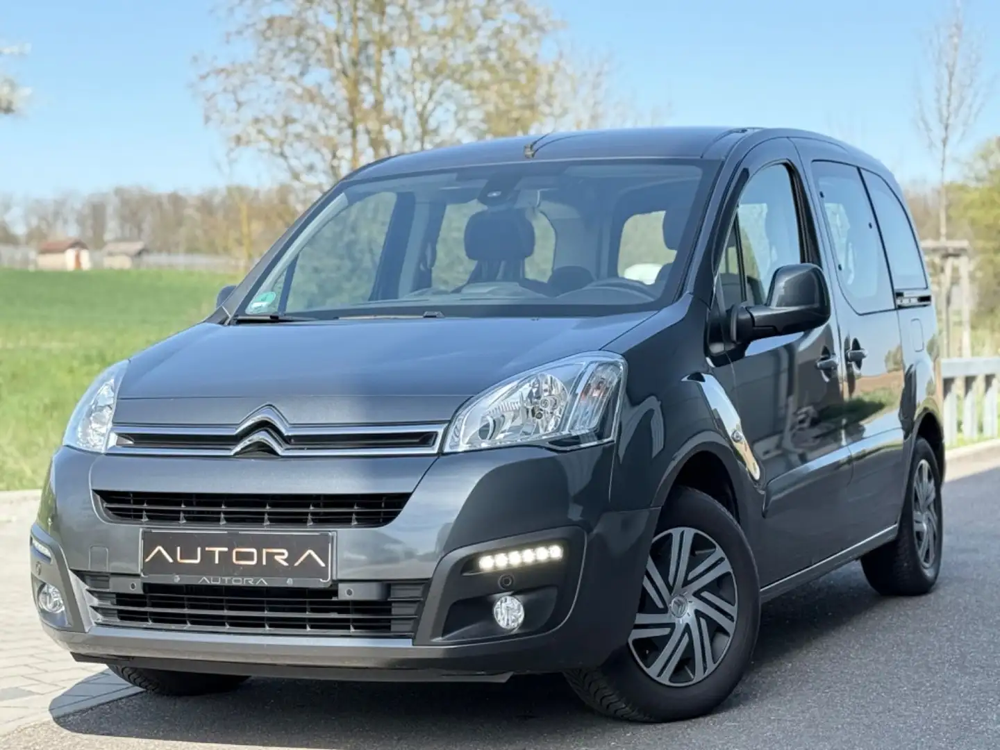 Citroen Berlingo Kombi Selection AUTOMATIK|R.KAM|AHK| Grau - 1